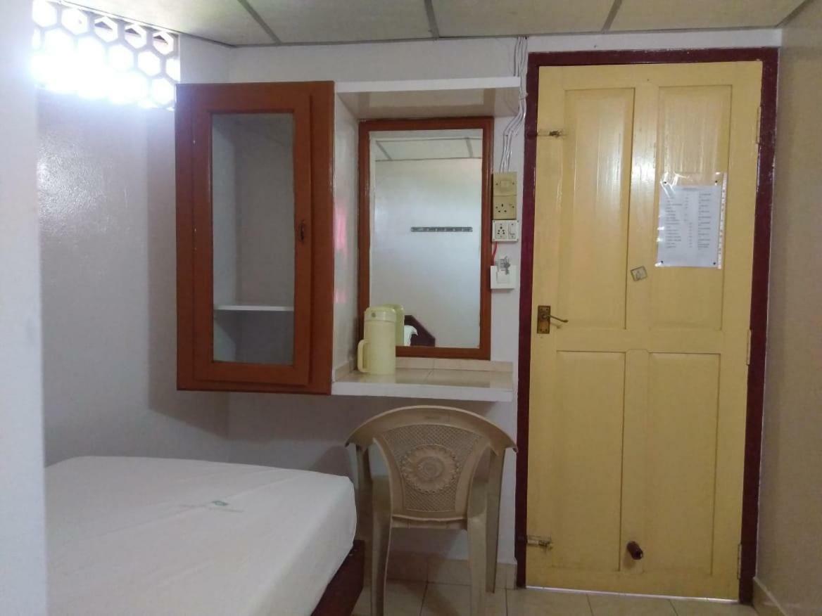 Anandan Tourist Home Varkala Bagian luar foto