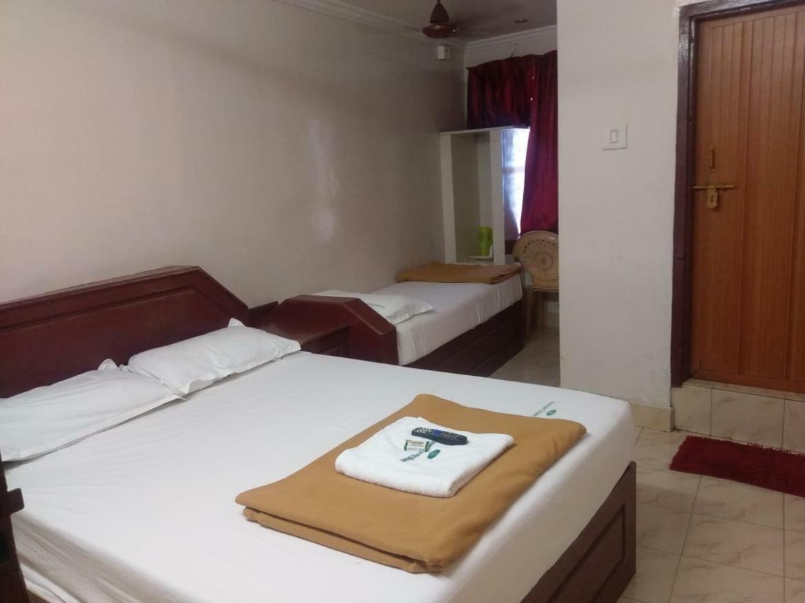 Anandan Tourist Home Varkala Bagian luar foto