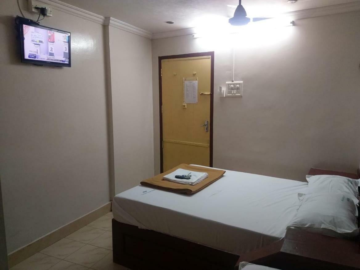 Anandan Tourist Home Varkala Bagian luar foto