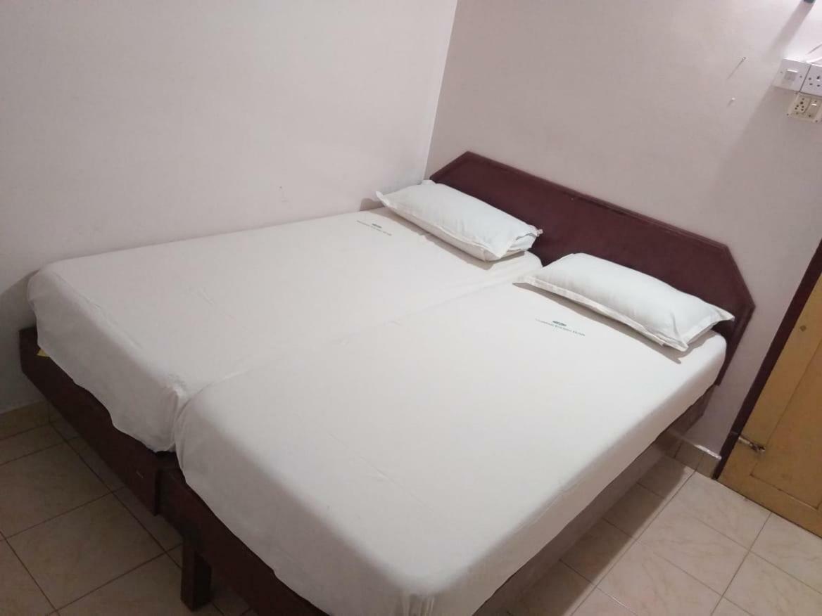 Anandan Tourist Home Varkala Bagian luar foto